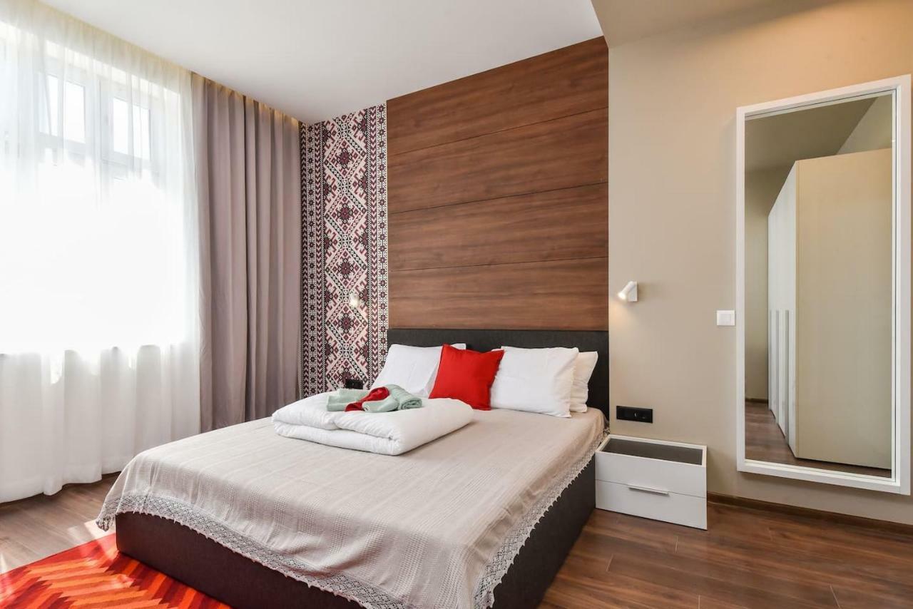 Tradition And Modernity Combined In A Three Bedroom Two Bathroom Lux Apartamento *