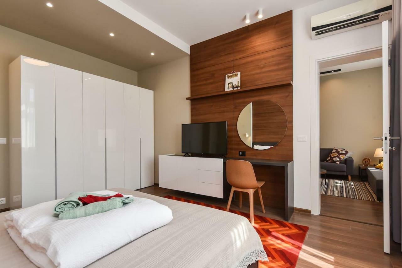 Tradition And Modernity Combined In A Three Bedroom Two Bathroom Lux Apartamento