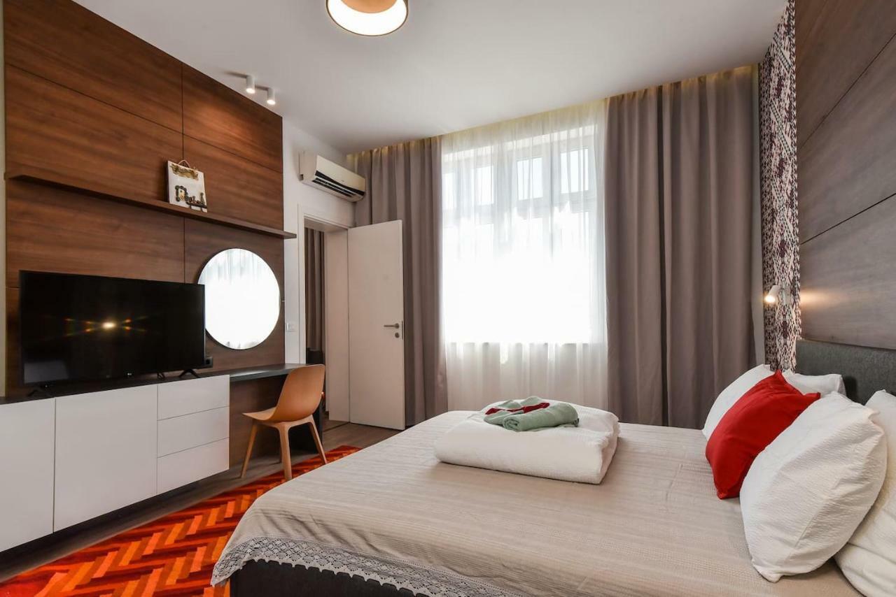 Tradition And Modernity Combined In A Three Bedroom Two Bathroom Lux Apartamento