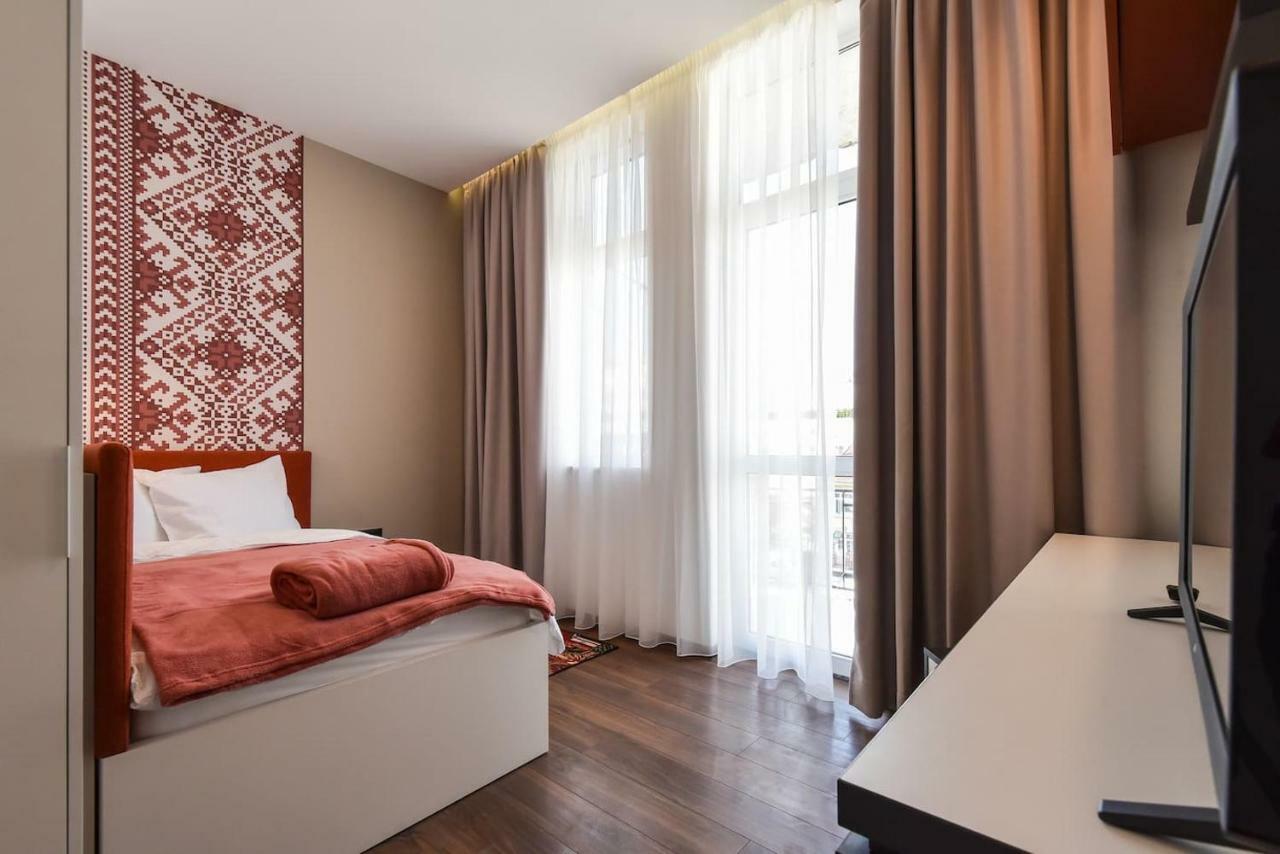 Tradition And Modernity Combined In A Three Bedroom Two Bathroom Lux Apartamento Sofía